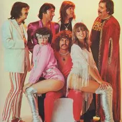Neoton Família