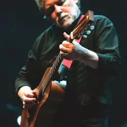 Simon Nicol