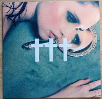 EP Crosses: Day One / Vivien