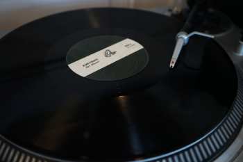 LP Azar Strato: Арт​-​объект / Art​-​Object LTD