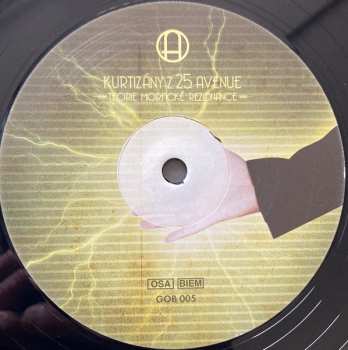 LP Kurtizány Z 25. Avenue: Teorie Morfické Rezonance