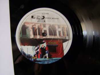 LP Les Satellites: 4