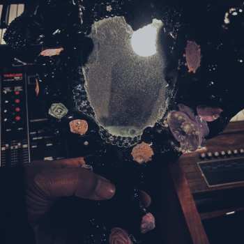 Album Maneka: Bathes And Listens