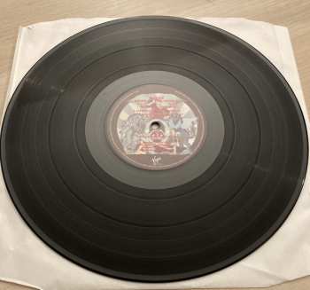 LP Queen: News Of The World LTD