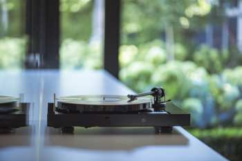 Audiotechnica Pro-ject Jukebox E1 + Om5e Piano