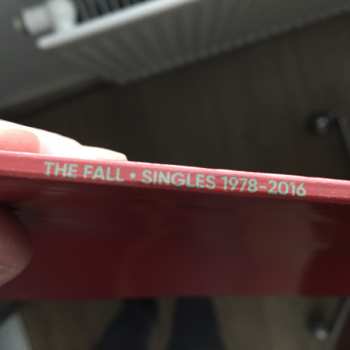 7CD/Doos The Fall: Singles 1978 - 2016 DLX