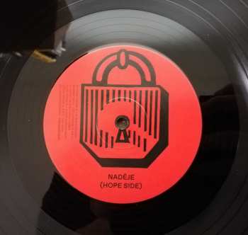 LP Visací Zámek: Three Locks